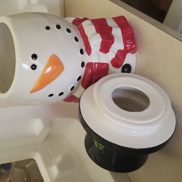 HOLIDAY SALE!!! LAST ONE LEFT - Ceramic snowman cookie jar - Picture 5 of 7